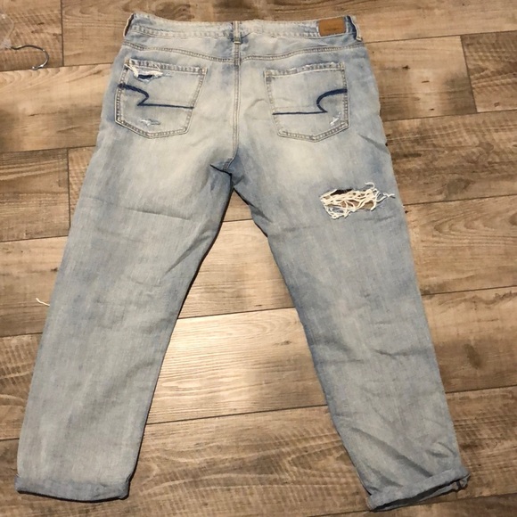 Women’s American Eagle mom jeans - Picture 2 of 5